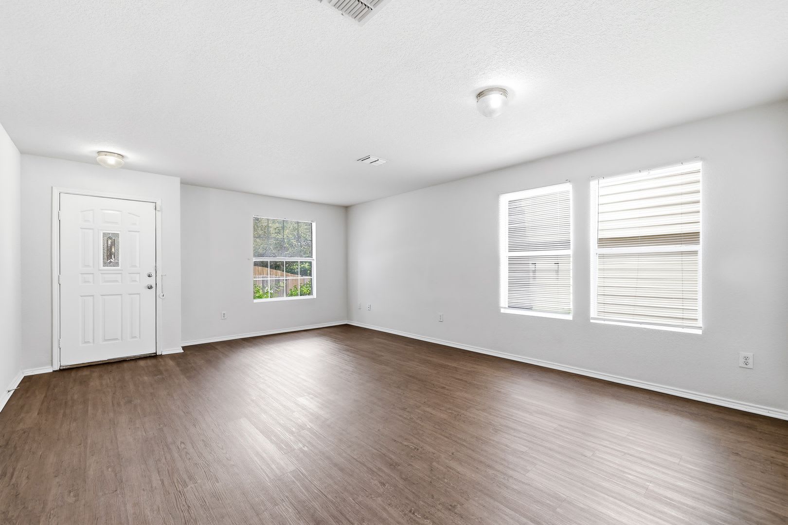 Beautifully Updated Two-Story Home in Monticello Ranch – photo 2