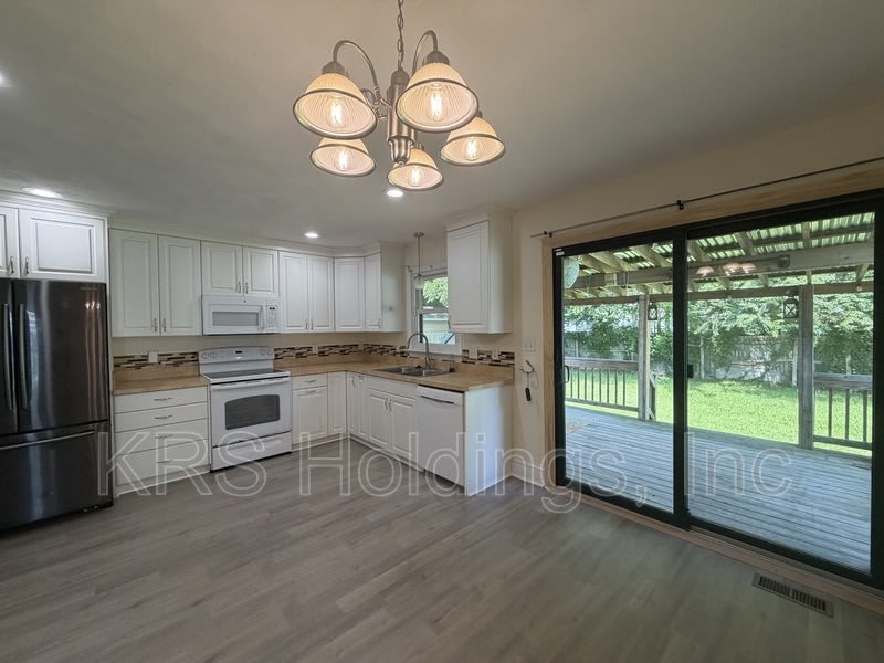 606 E Bayview Blvd – photo 3