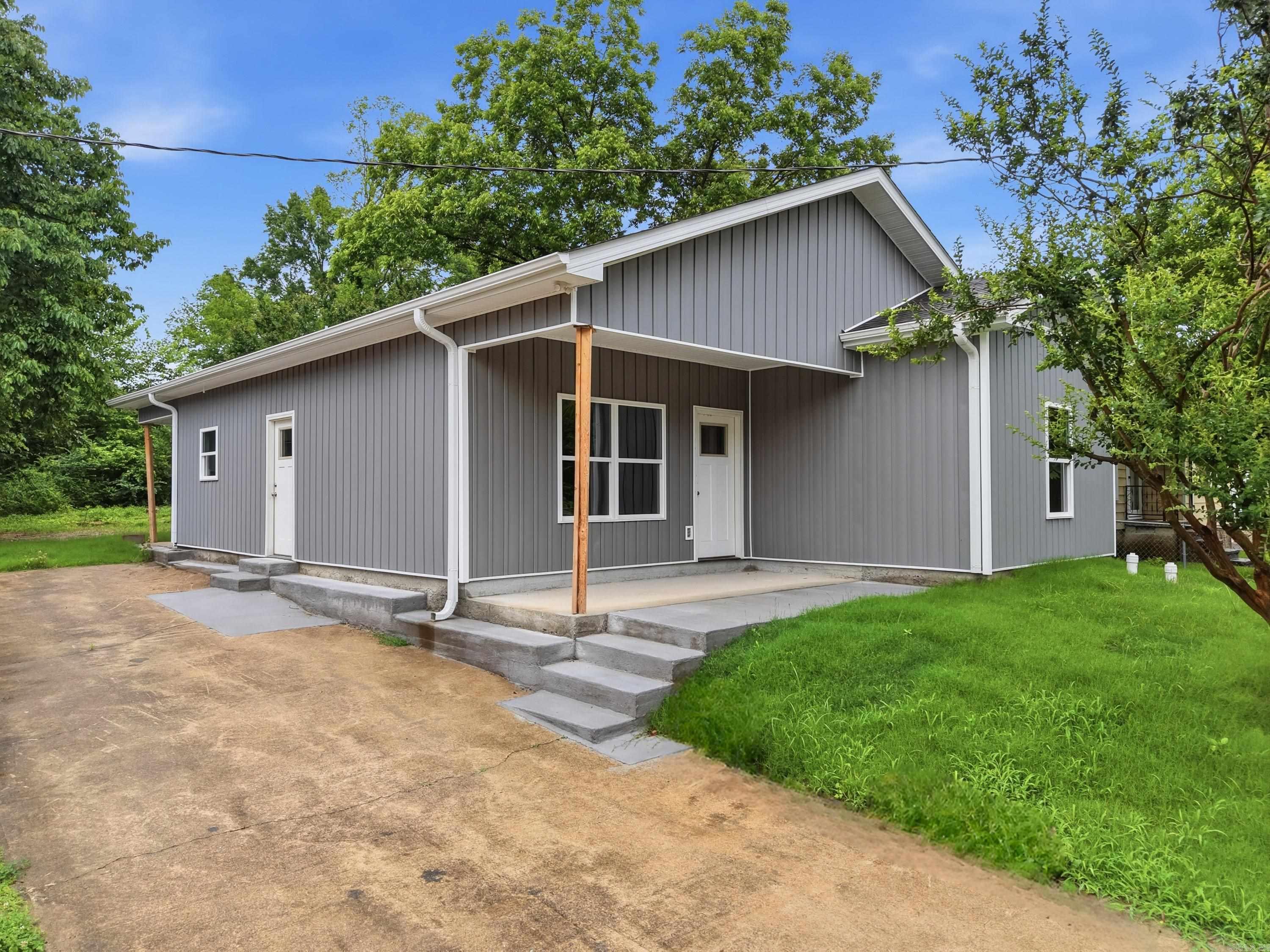 717 Burton St – photo 2