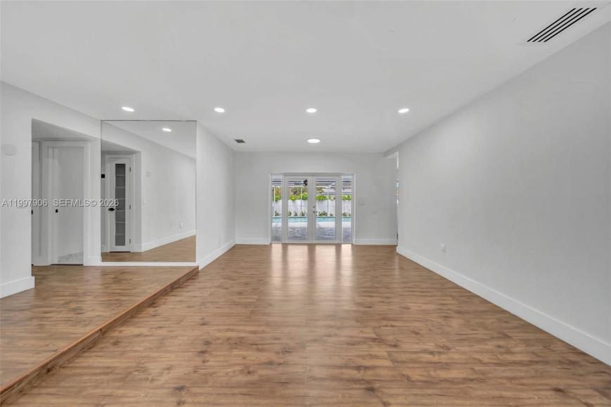 15010 NE 7th Ave – photo 5