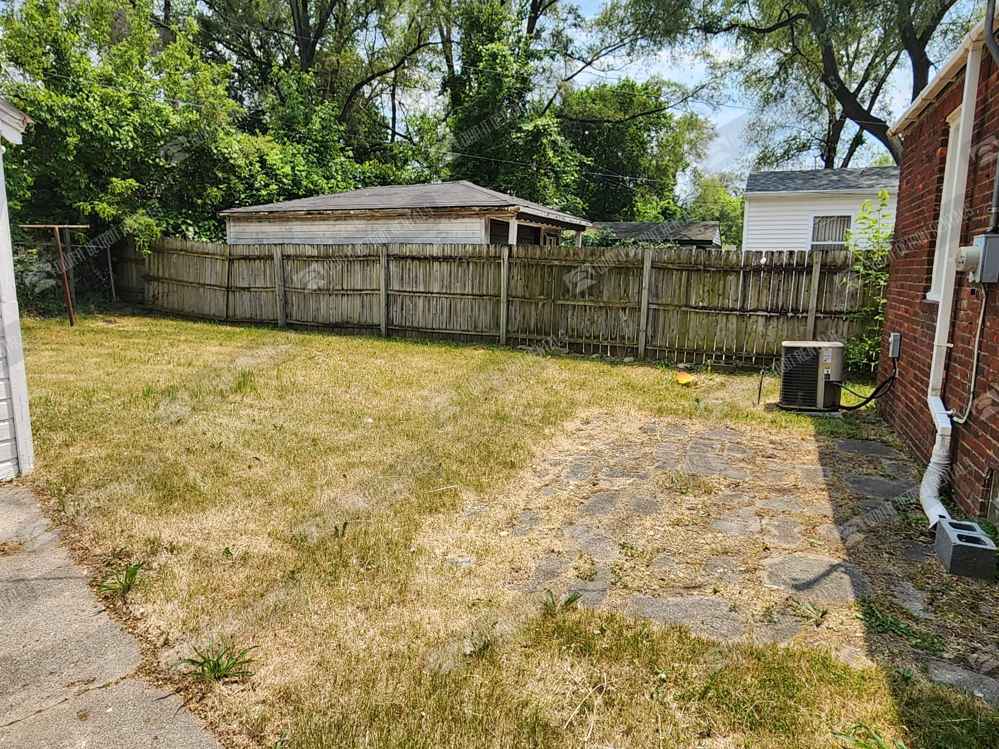 18492 Gilchrist St – photo 5
