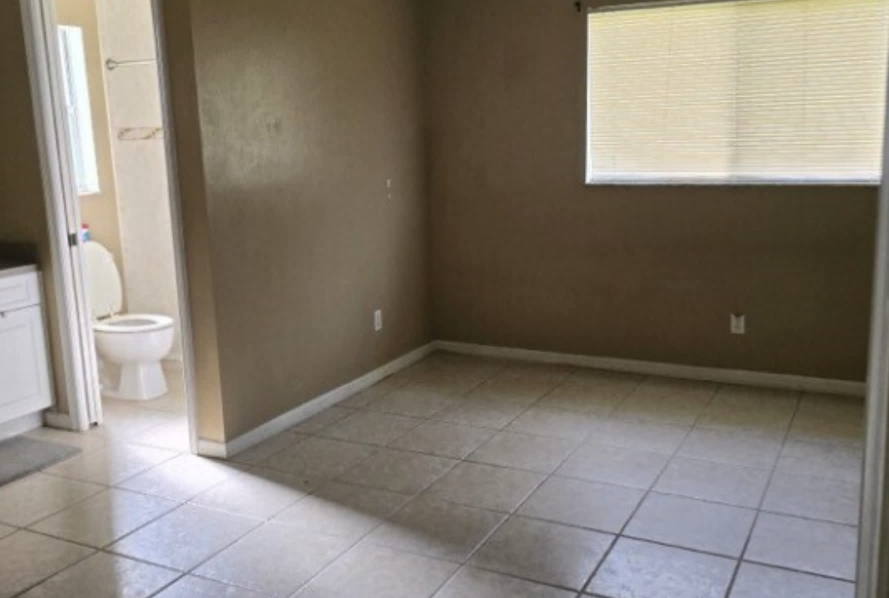 2202 NE 6 St – photo 3