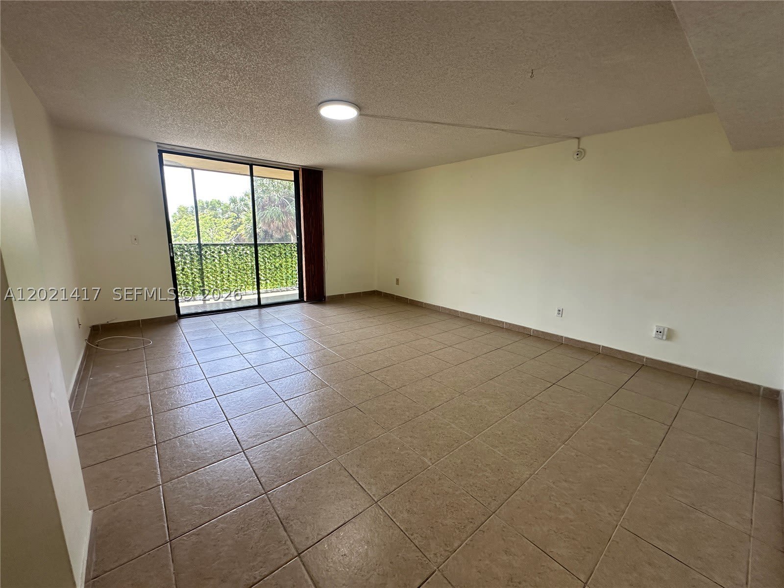 8635 Nw 8Th St – photo 5