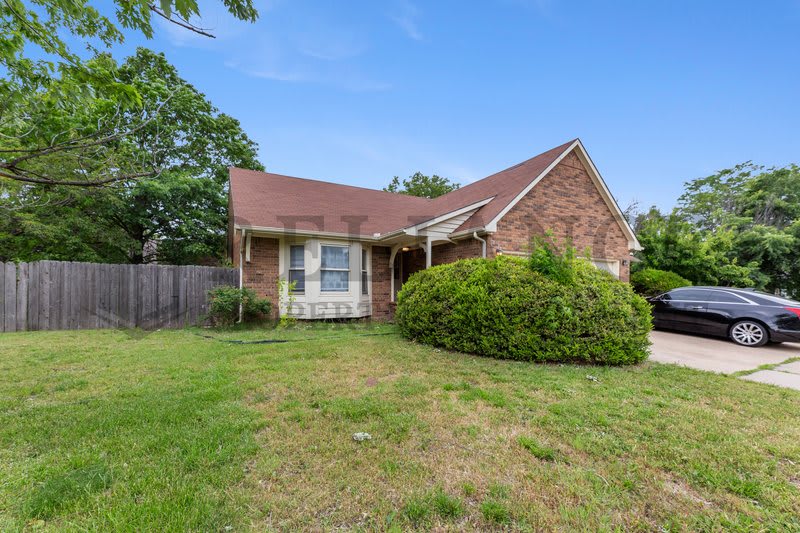 1837 S Stacey – photo 1