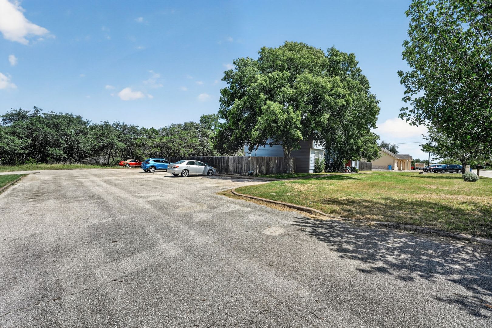 Spacious 4-Bedroom Home with Brand-New Flooring + 2 Weeks FREE in Lago Vista! – photo 3
