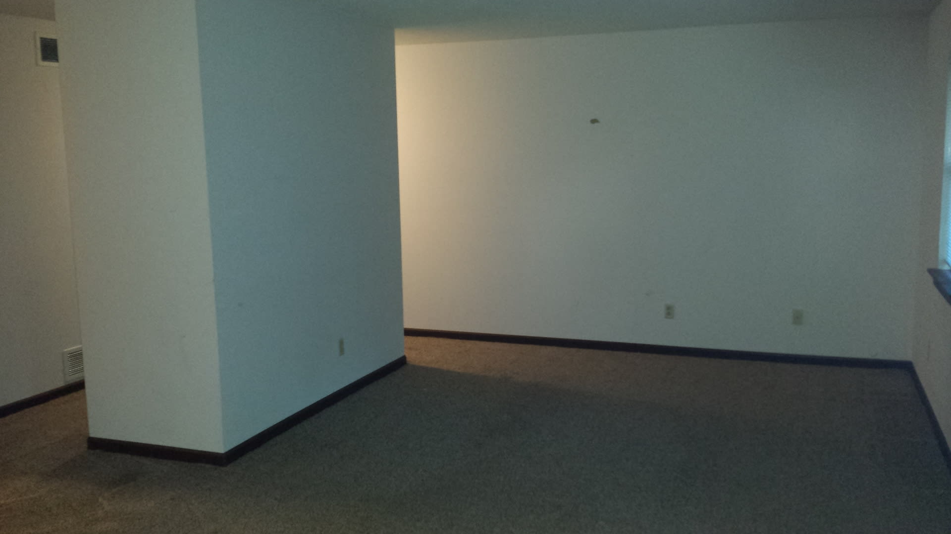2 bd,1 ba top level Smithton condo, w/d, deck overlooking trees by Broadway and Hwy 63 – photo 4