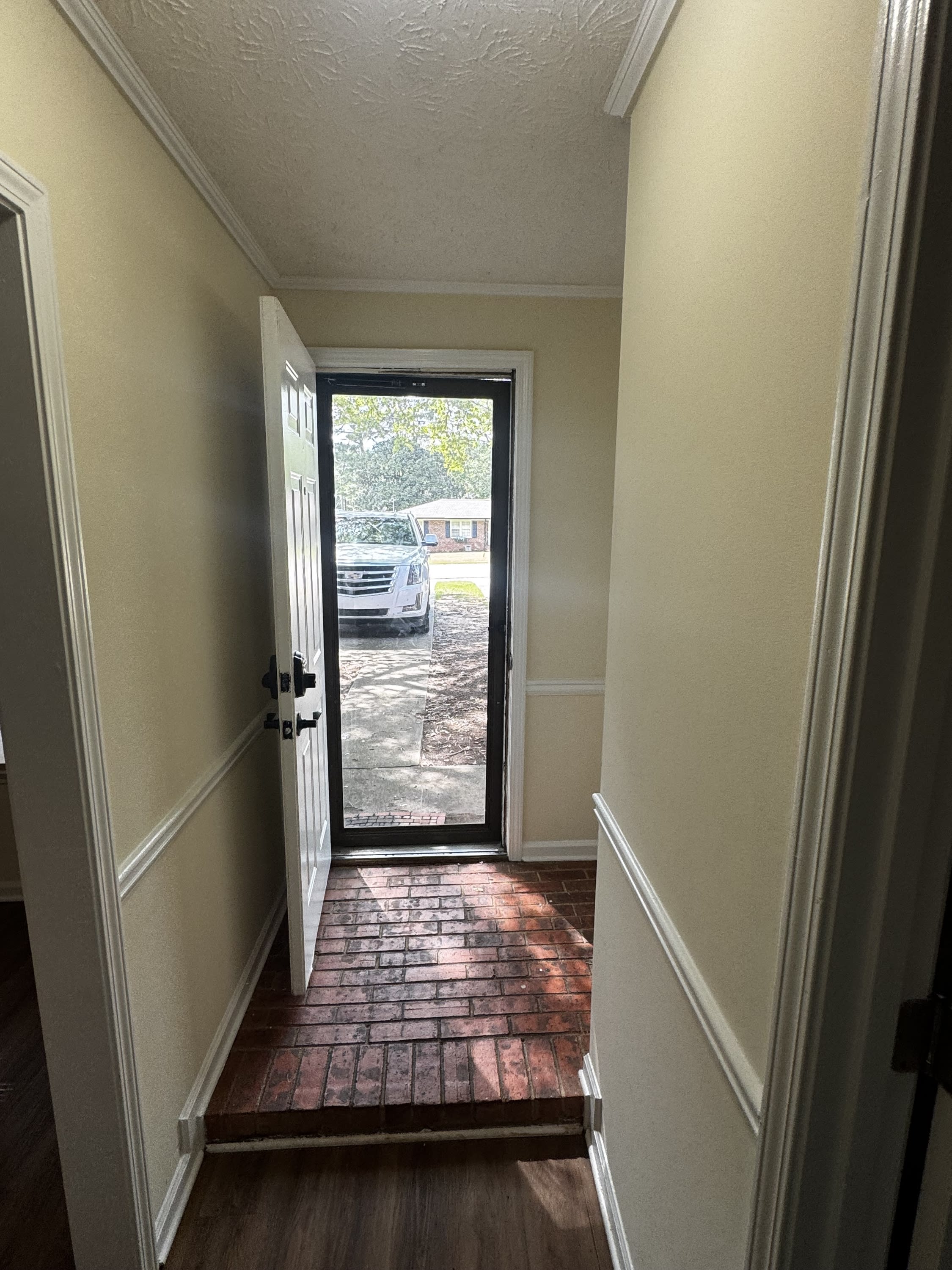 482 Huntington Rd. – photo 2