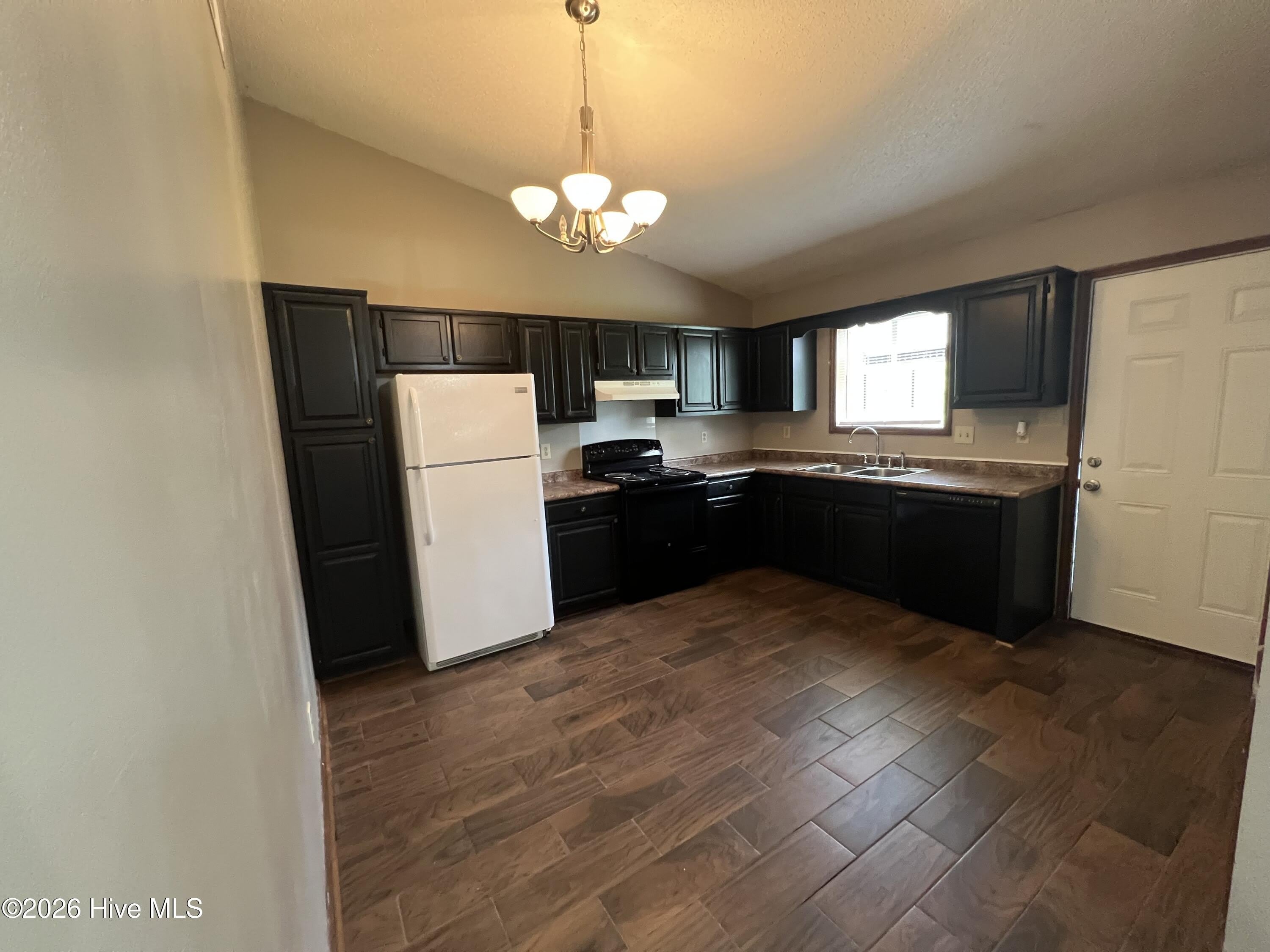 725 Pinewood Drive – photo 3