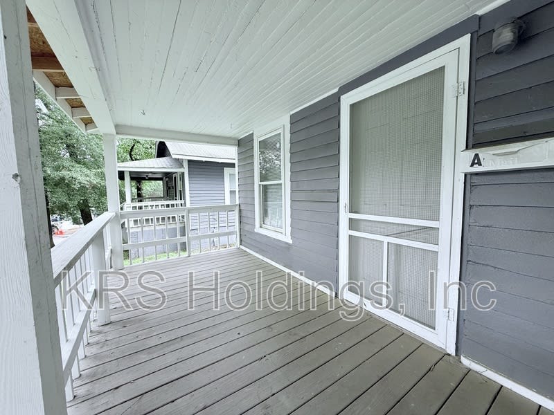 1020 Lancaster Street – photo 2