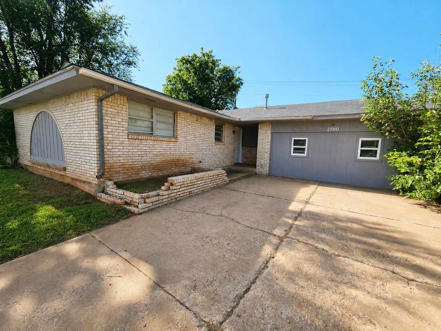 Charming 4 Bedroom Home Near Tinker AFB – photo 1