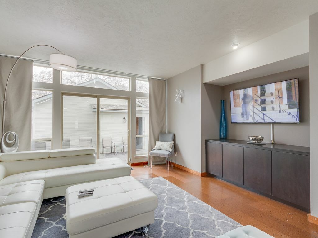 1705 South Vermont Avenue – photo 2