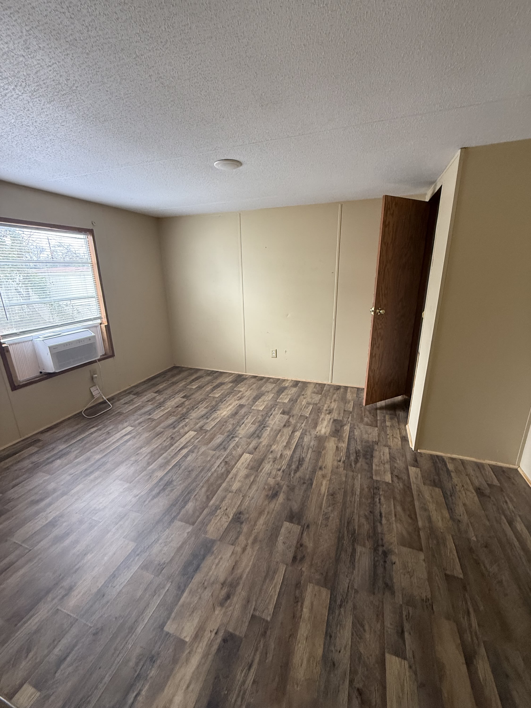 605 Henrietta St – photo 3
