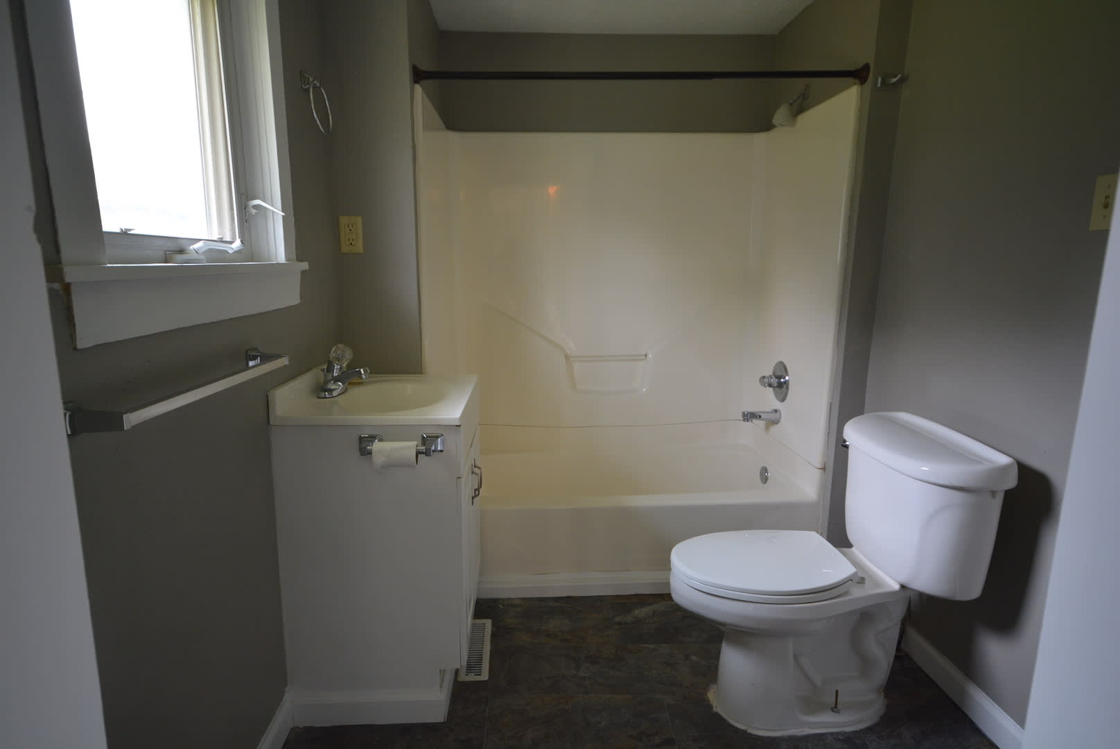4 Bedroom 1 Bath home – photo 5