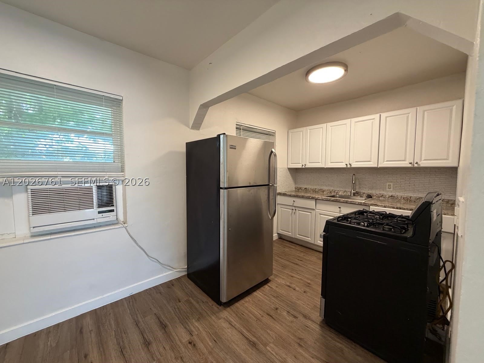 541 SW 7th St – photo 5