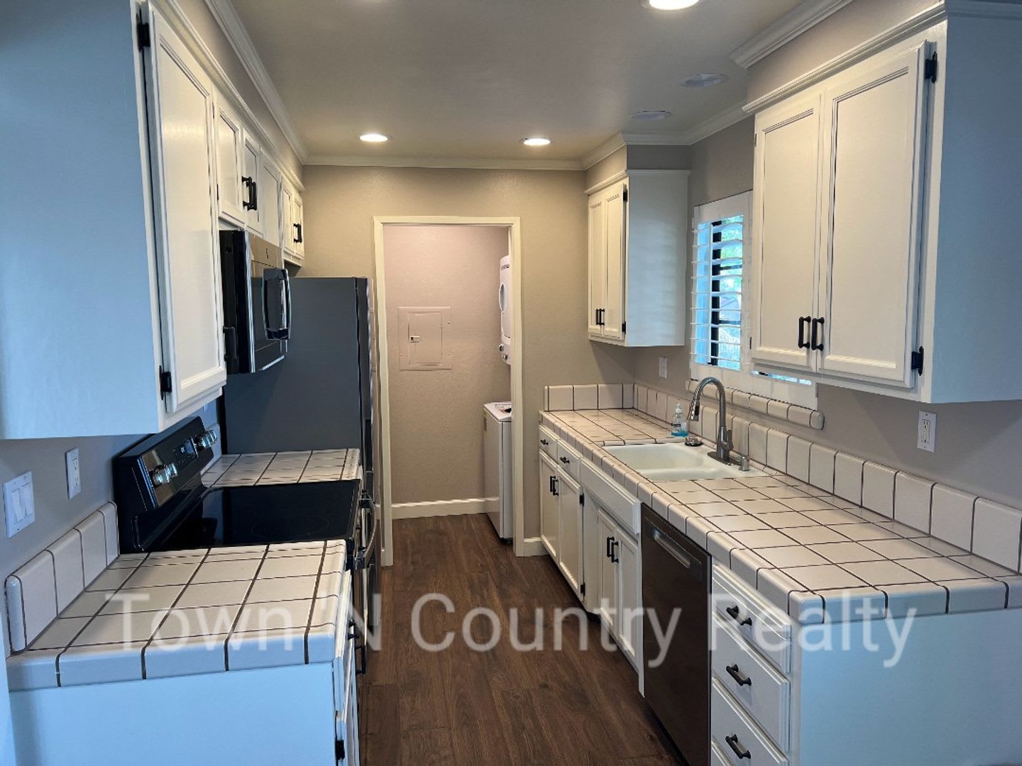 Beautiful 2-Bedroom Condo in Gated South Salinas Community – Garage, Fireplace & Pool! – photo 4