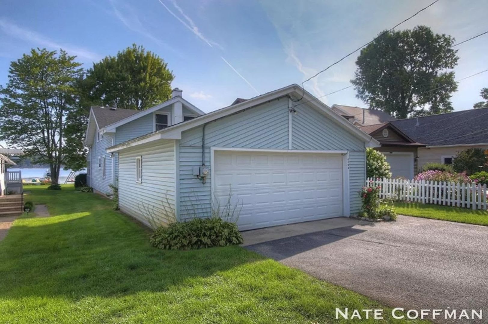 Lakefront 4 bed 2 bath home – photo 5