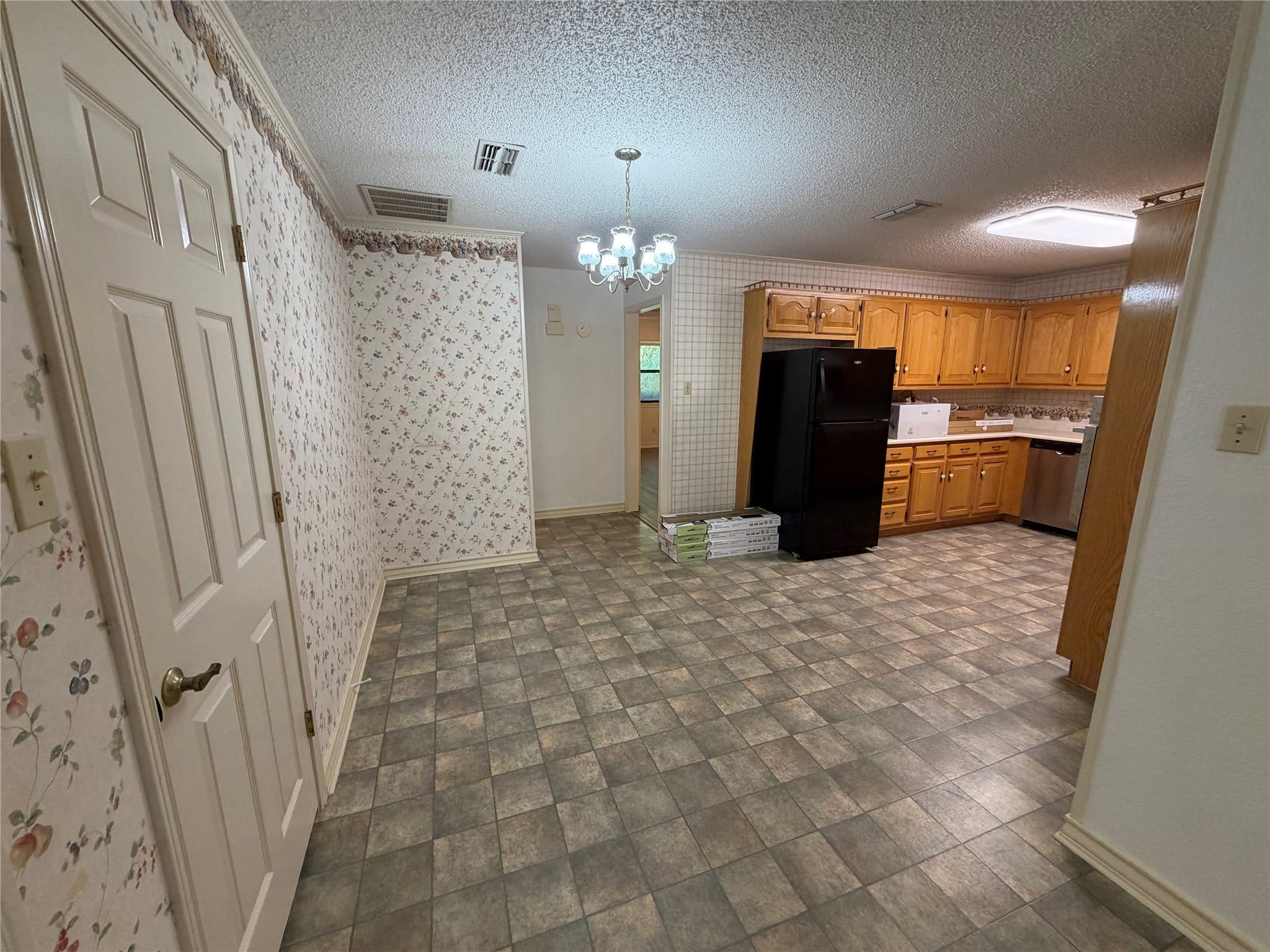 567 W College Street – photo 5
