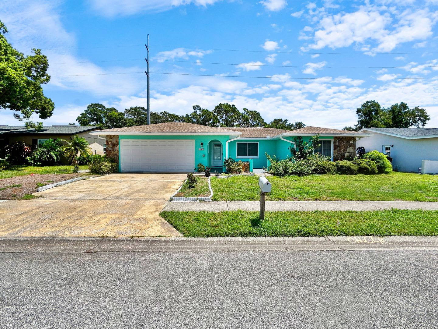 Beautiful Largo Rental Featuring Florida Room, Patios &amp; Large Yard! 2bed – photo 1