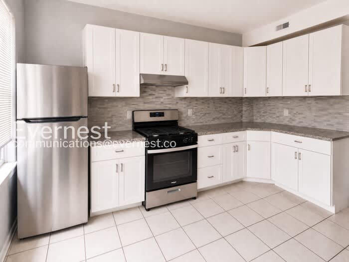 6431 North California Avenue – photo 3