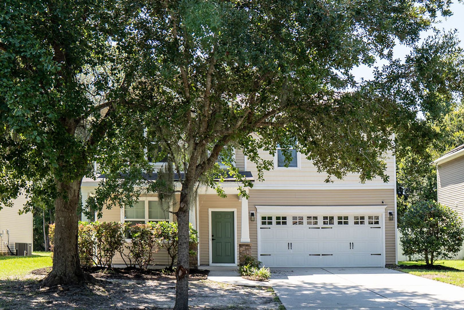 Beautiful Four Bedroom in Shadow Moss – photo 1
