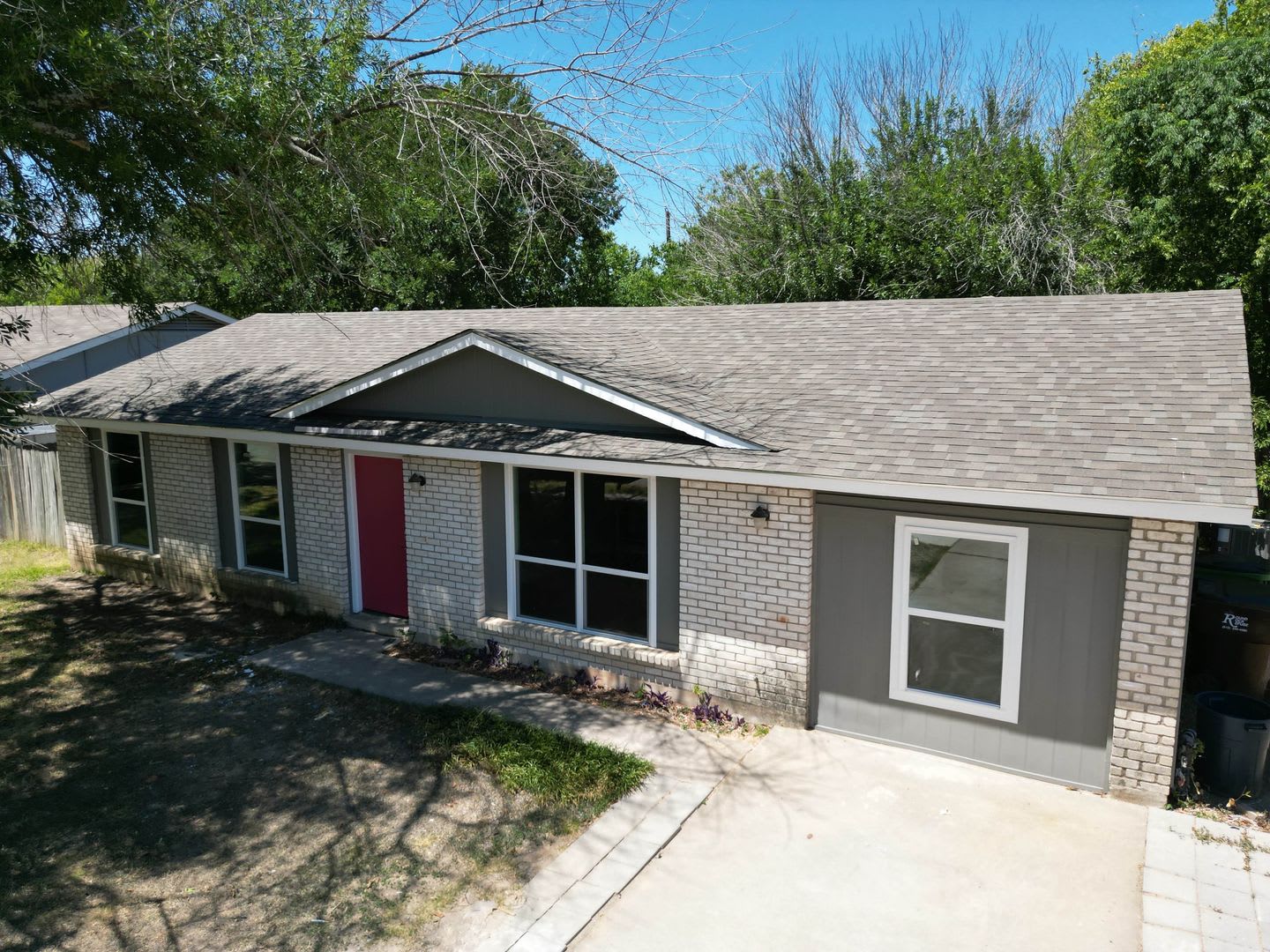 Spacious 5 Bedroom Home In A Great Neighborhood – photo 2