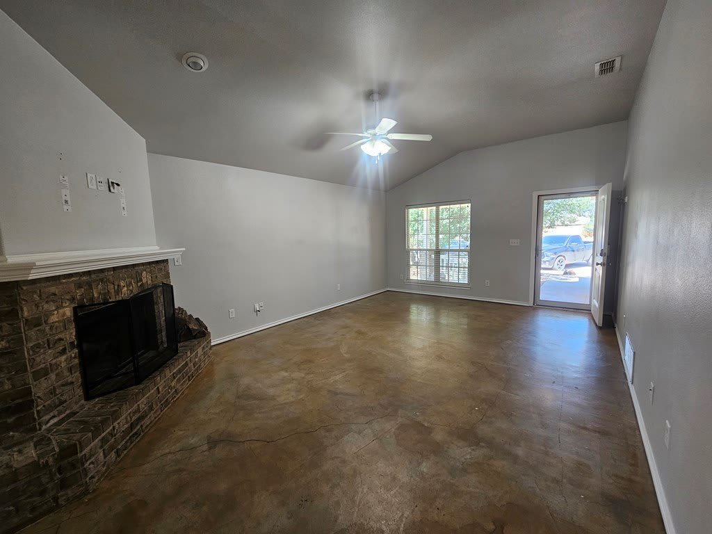 916 Mays Dr – photo 4