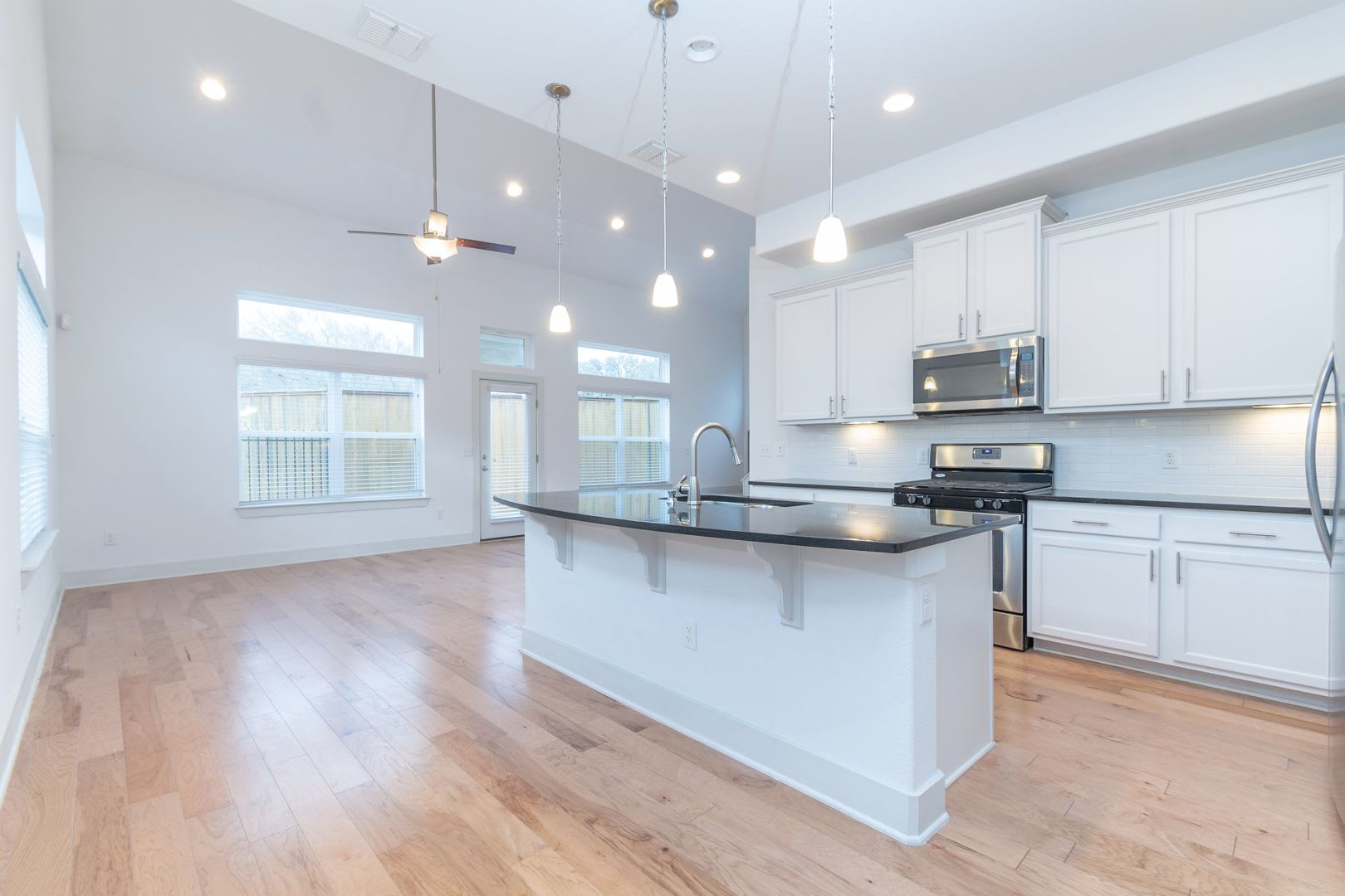 Huge Home In Perfect South Austin Location – photo 3