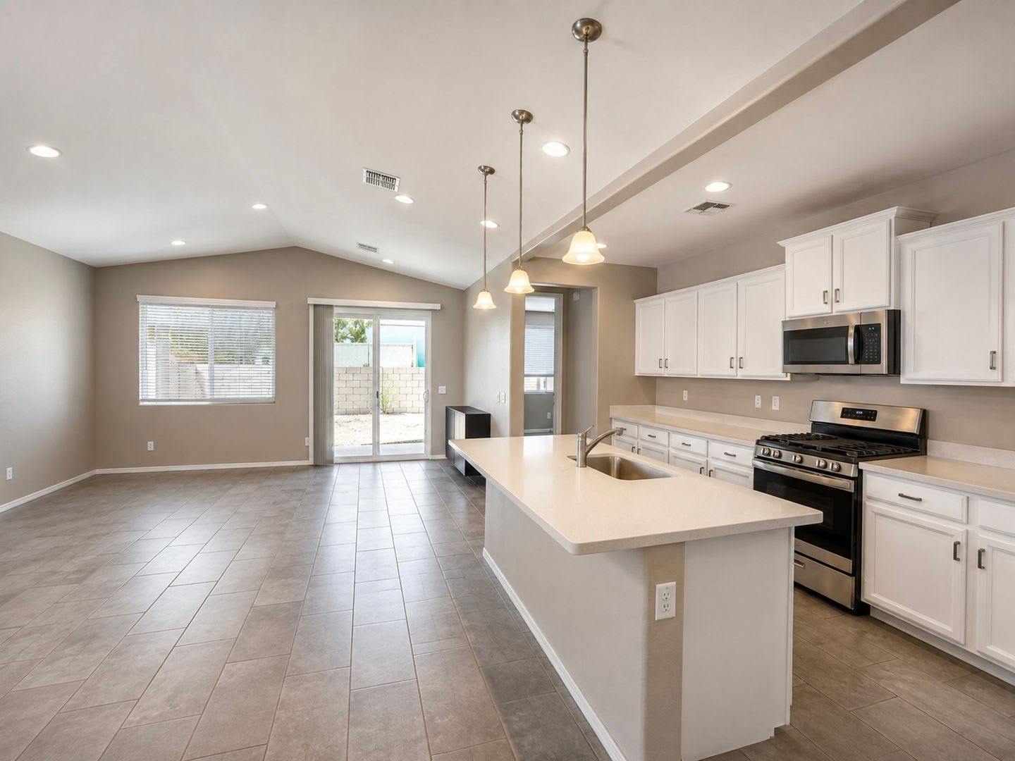 Stylish 3-Bedroom Saddlewood Home – Available Now! – photo 5