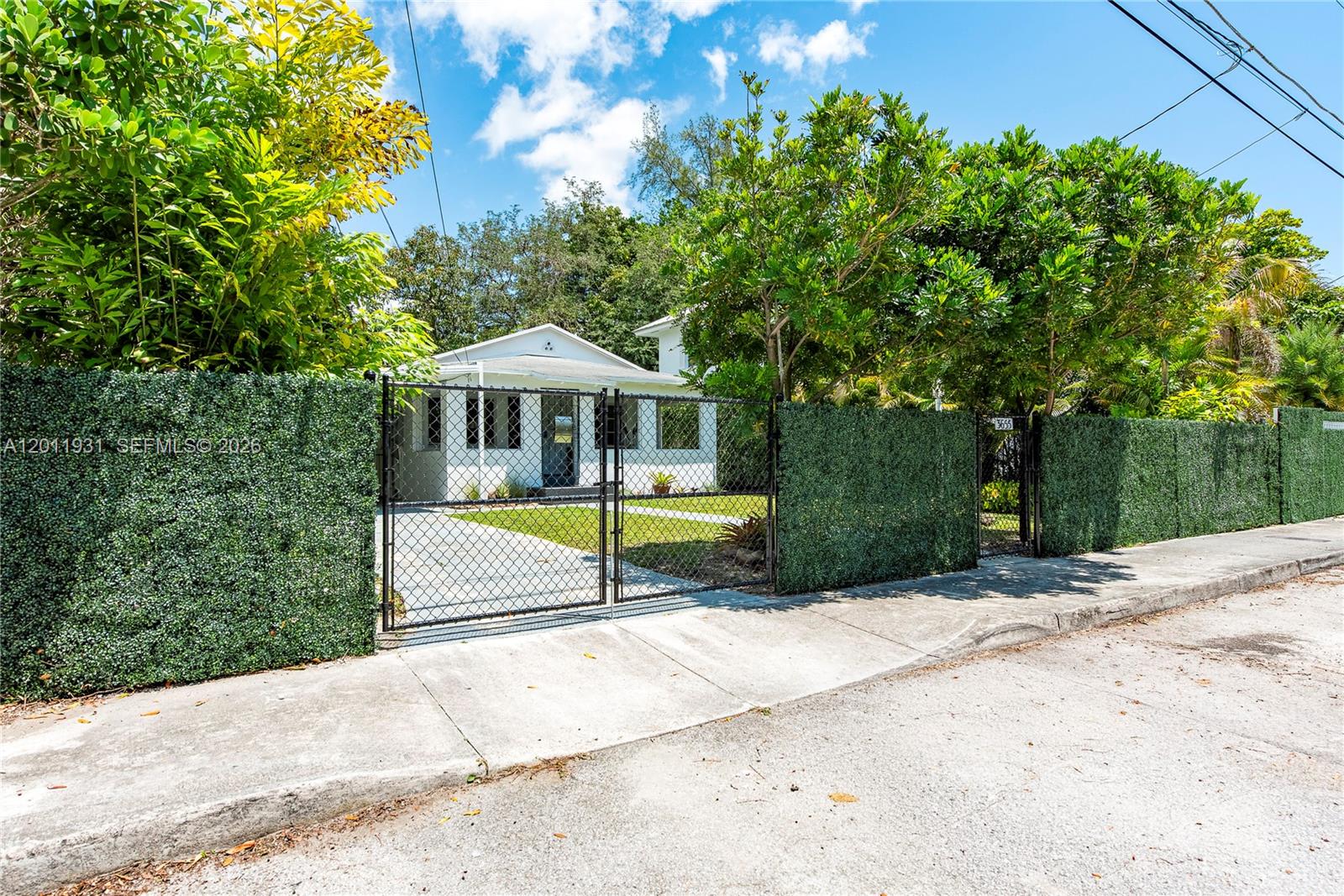 3655 Oak Avenue – photo 1