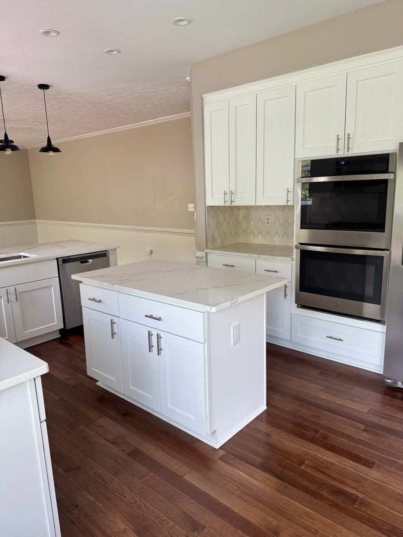 CHARMING HOME IN HIGHLY SOUGHT AFTER NEIGHBORHOOD. – photo 3
