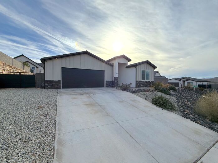60 740 North – photo 2