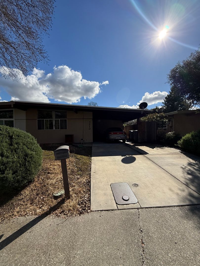 Charming 3-bedroom, 2-bathroom duplex in West Davis. – photo 1
