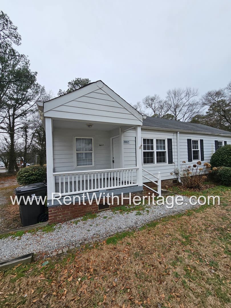 Gorgeous Historical Apartment Home Totally Upgraded Interior Close To Everything – photo 2