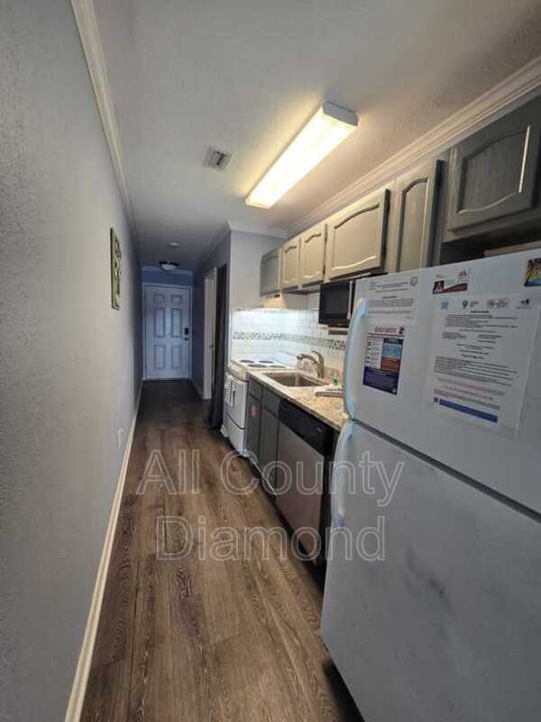 301 Lullwater Drive – photo 3