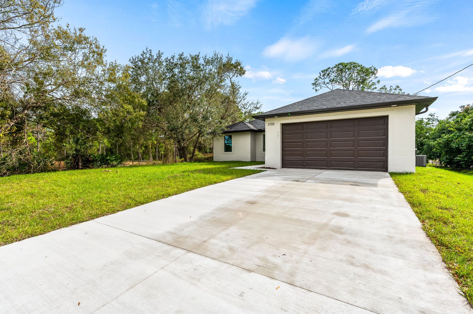 Beautifully Renovated Home with Modern Open-Concept Design in Lehigh Acres – photo 2