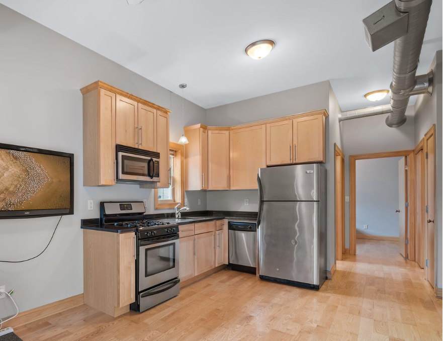 1641 North Franklin Place – photo 1