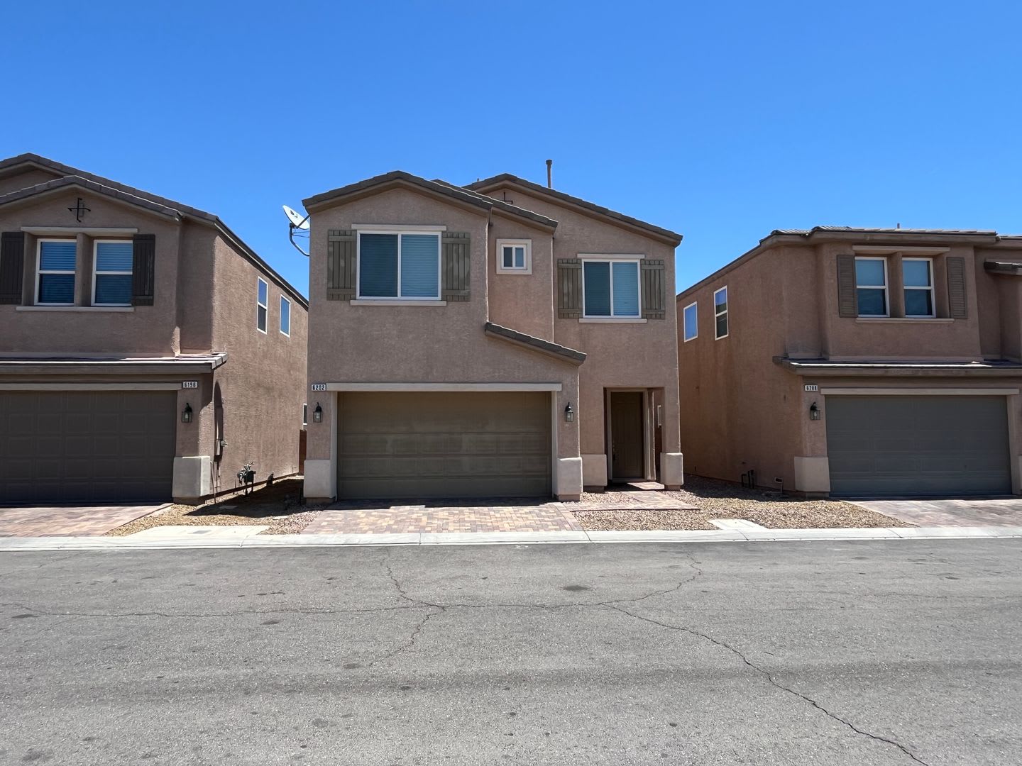 Lovely 2 Story Home With 3 Large Bedrooms 2 5 Baths And A 2 Car Garage – photo 1