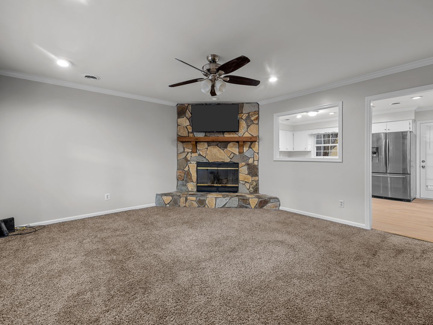 Charming 2Br 1 5Ba Townhouse Pets Welcome No Application Fee If Approved – photo 3
