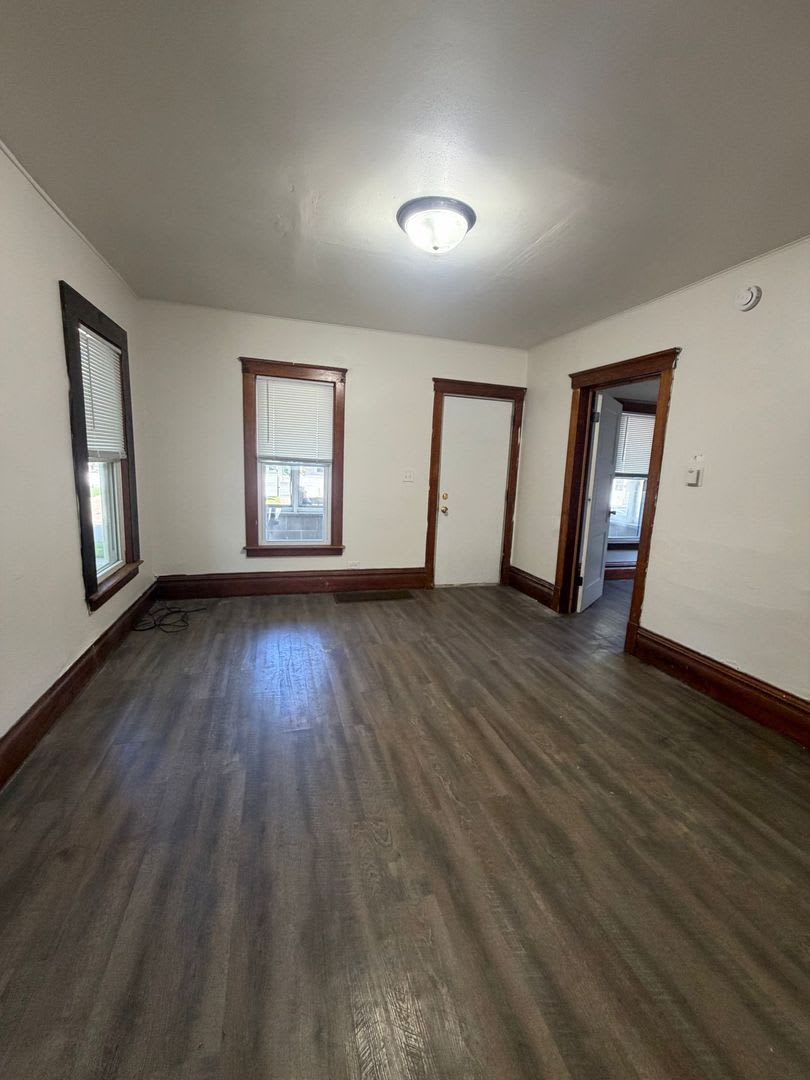 3 Bedroom 1 Bathroom Single Family Home – photo 2