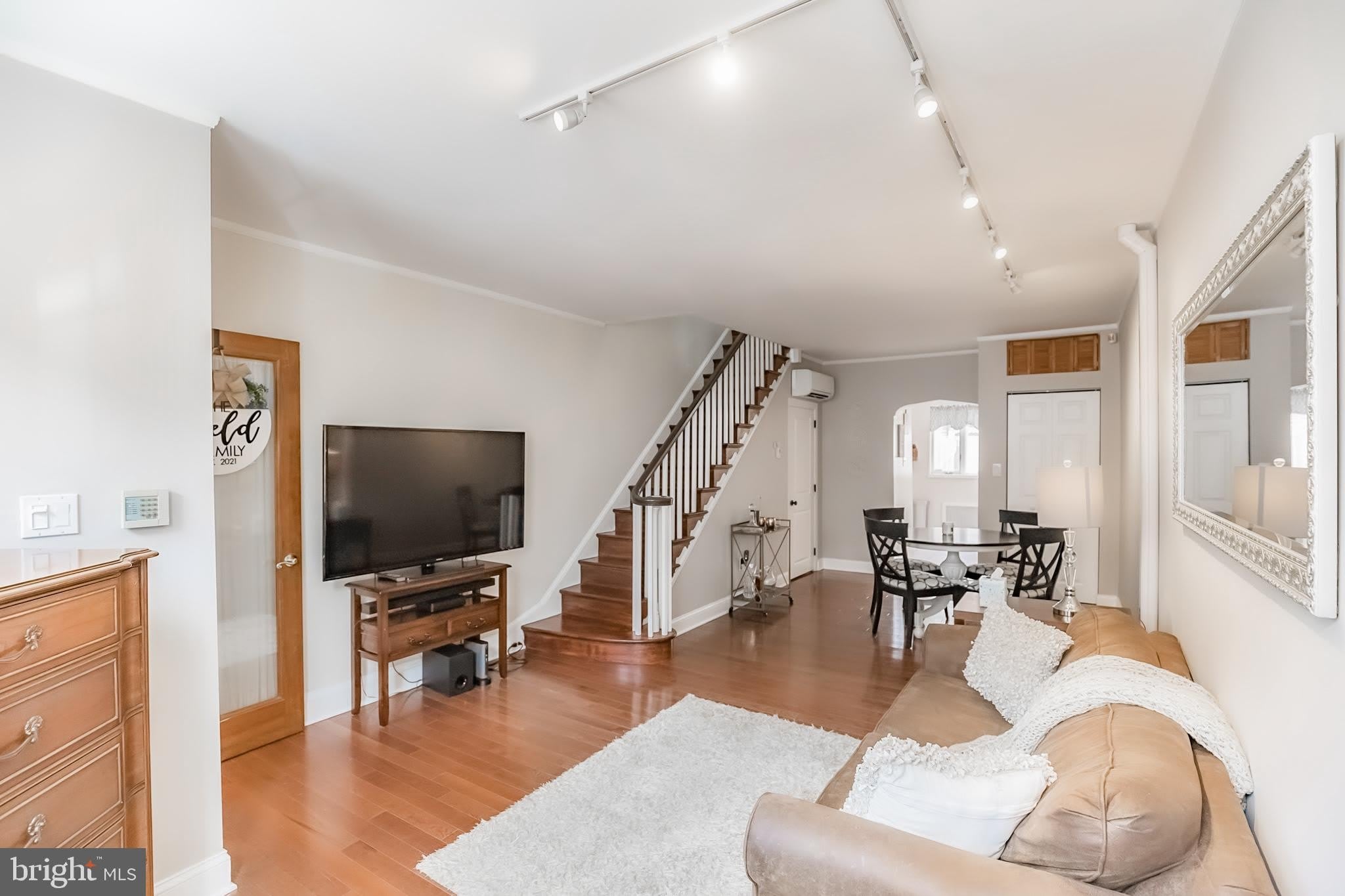 1045 MERCY Street – photo 3