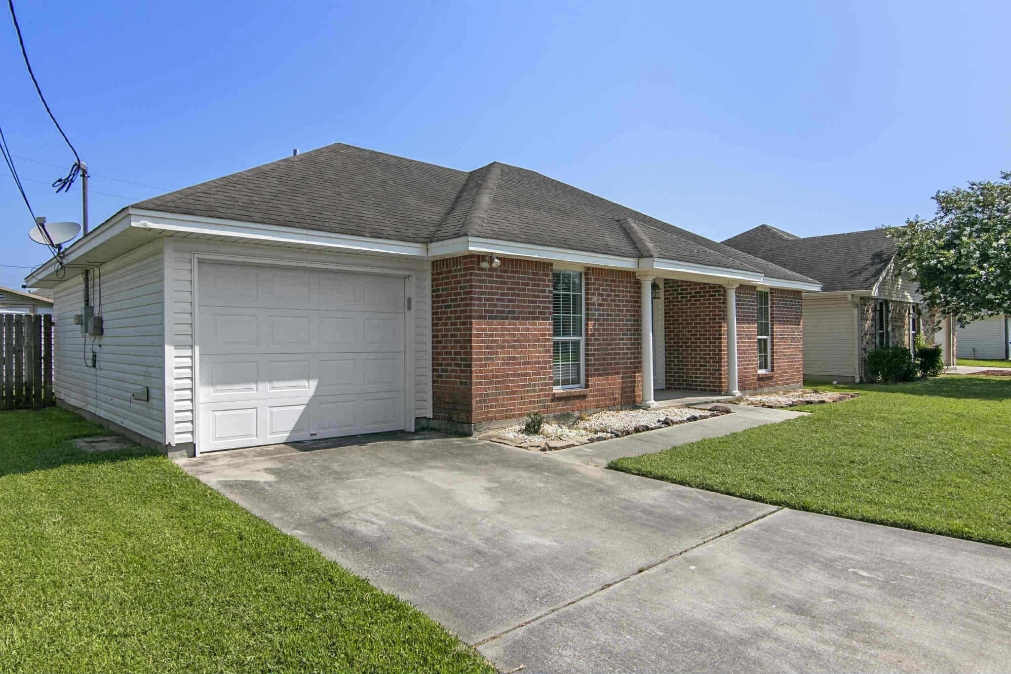 5775 Shadowbend Circle – photo 1