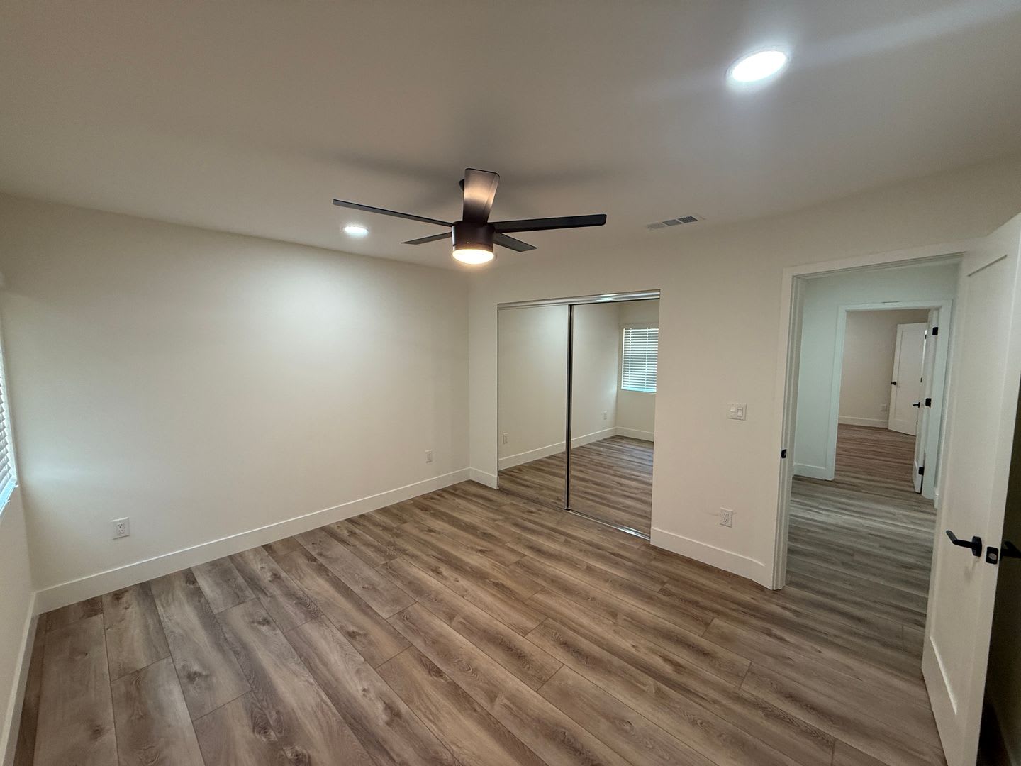 Completely Remodeled 2026 6 Bed 2 Bath Home Near Sdsu Modern Finishes Exceptional Back Yard Space – photo 5