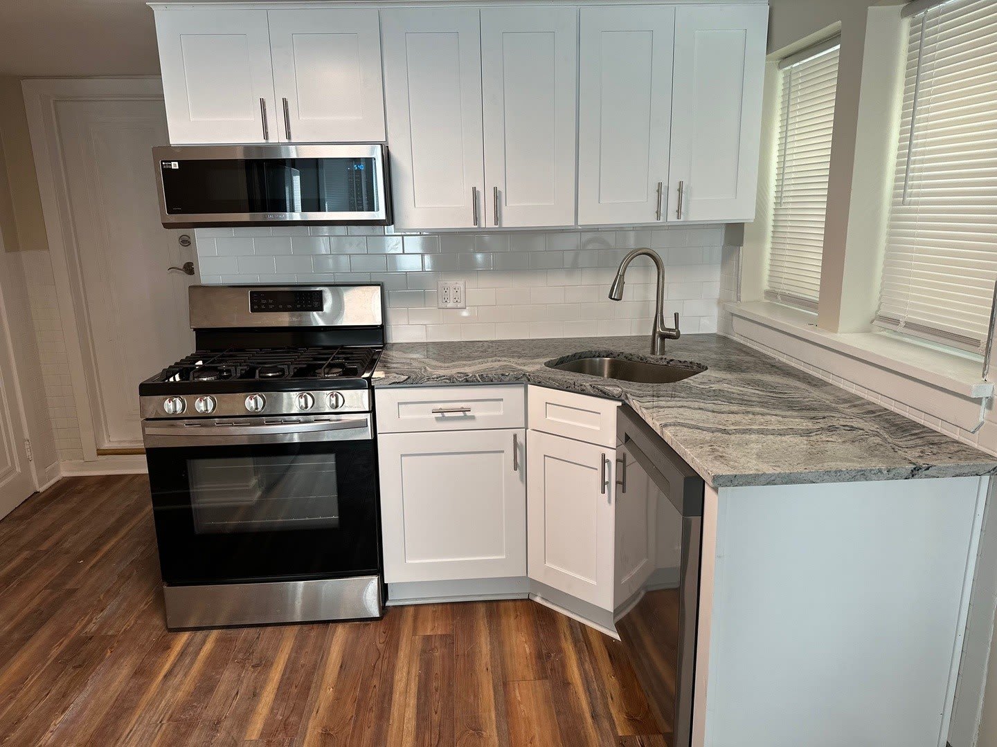 2839 N Southport Avenue – photo 3