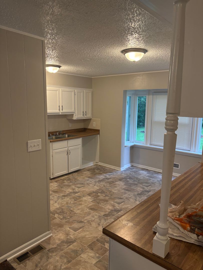 Updated 3 bedroom $1,500 – photo 2