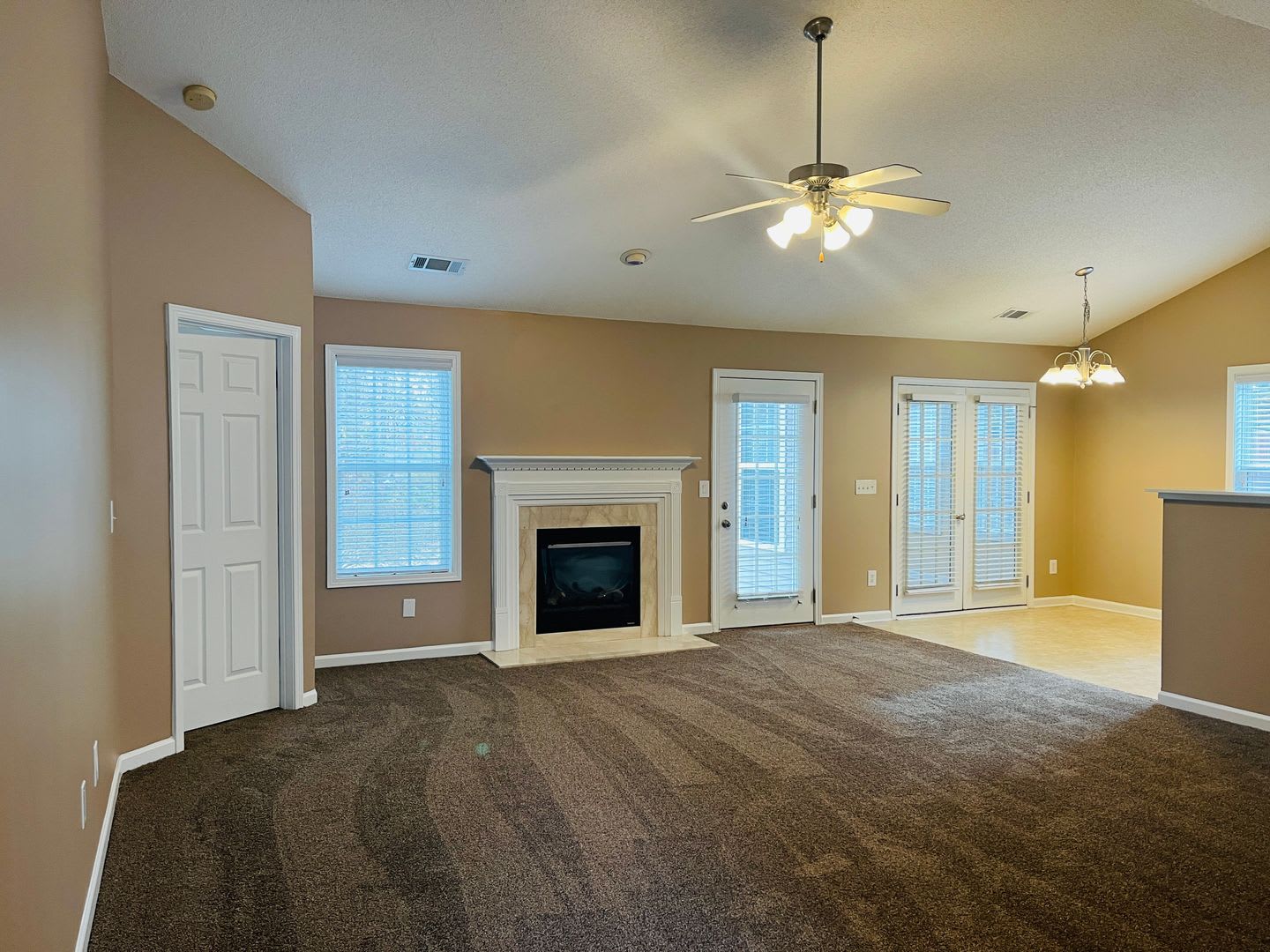 Welcome home! 3 Bedroom 2 Bath home in Summergrove Community! Must See! – photo 2