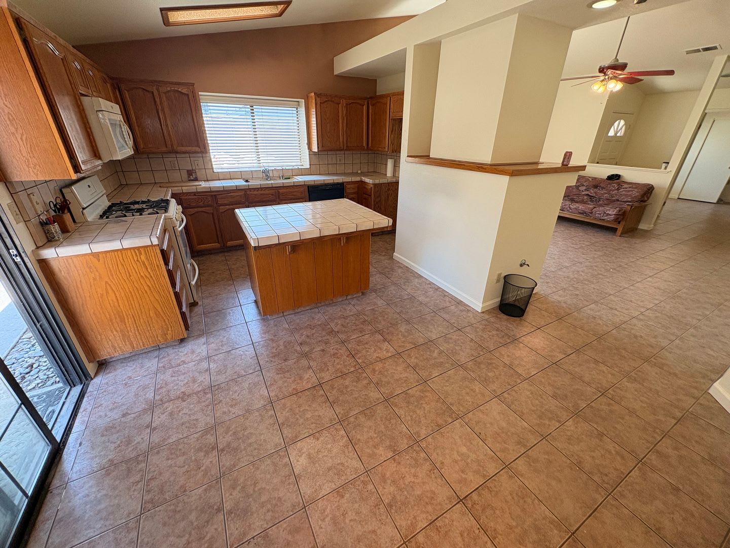 Cozy 3 bedroom, 2 bathroom home in Northeast Visalia – photo 3