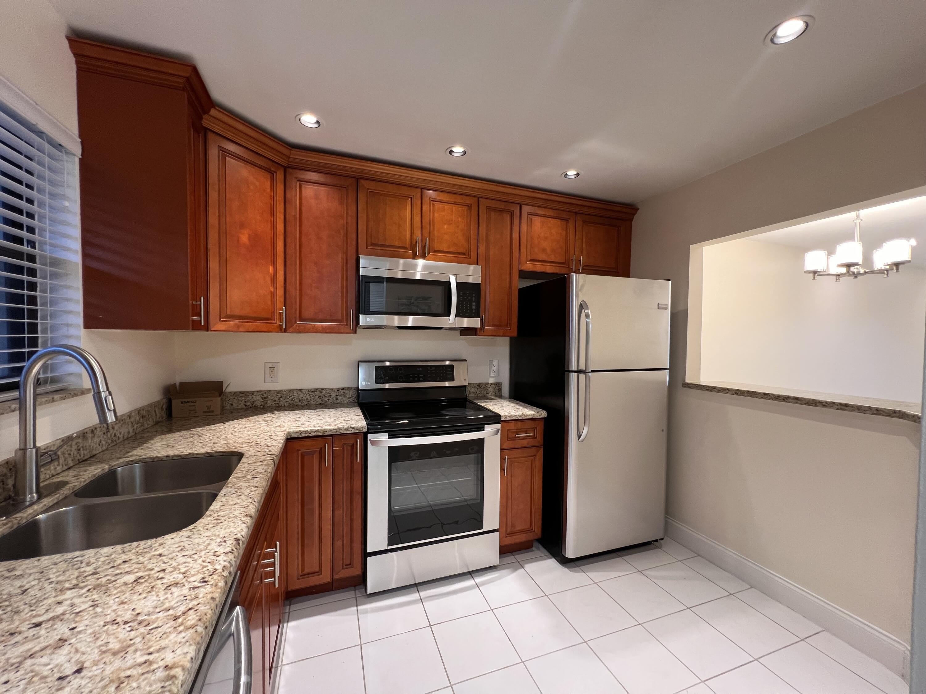 21911 Lake Forest Circle – photo 3