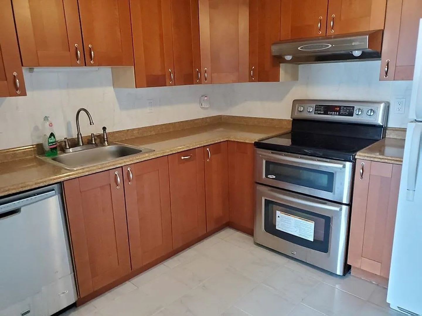 Welcome To 585 Revere Beach Parkway Unit 311 A Well Maintained 2 Bedroom 2 Bathroom Condominium Conveniently Located Near Beachmont T Station And Revere Beach – photo 4