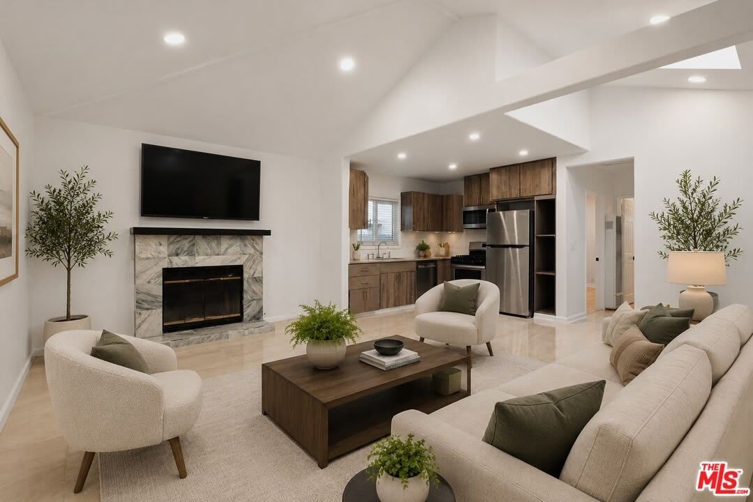 806 Navy St – photo 3