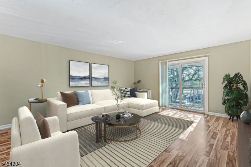 798 Eves Dr – photo 3